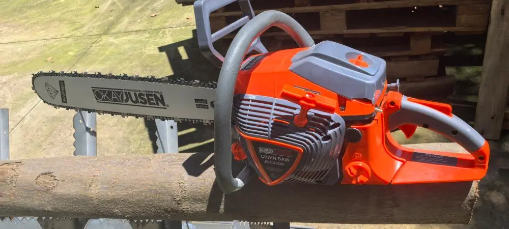 65cc gas-powered chainsaw 65cc gas-powered chainsaw