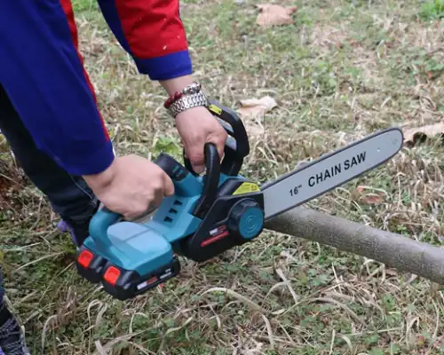 How Do You Maintain a Mini Chain Saw Battery Powered?